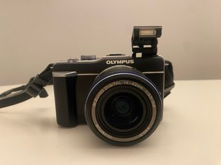 Olympus E-PL1 + zoom 14-42MM