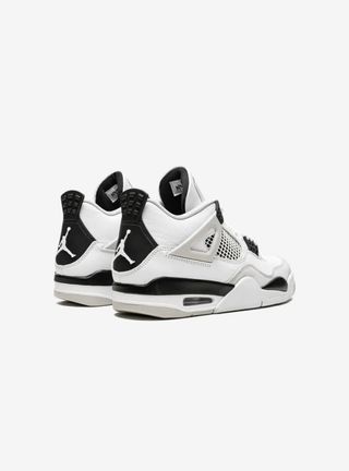 Air Jordan 4 Retro Military Black 2022