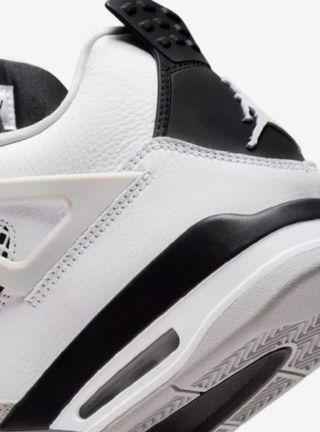 Air Jordan 4 Retro Military Black 2022