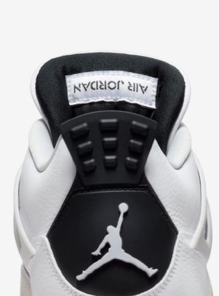 Air Jordan 4 Retro Military Black 2022