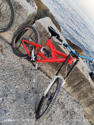 Giant de descenso DH