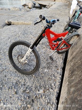 Giant de descenso DH