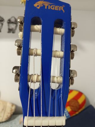 Guitarra clásica azul infantil