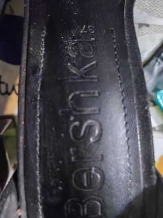 Sandalias Bershka negras, talla 37
