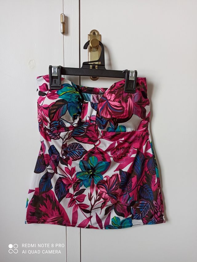 Top estampado colorido con relleno