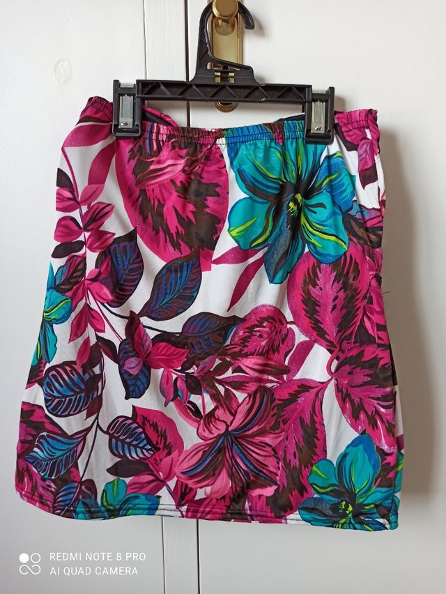 Top estampado colorido con relleno