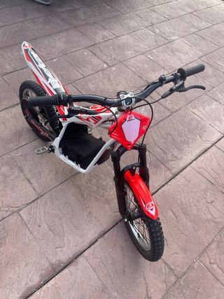 Beta Minitrial Eléctrica Infantil