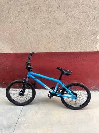 BMX azul celeste 