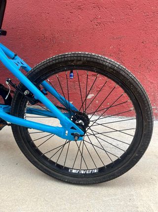 BMX azul celeste 