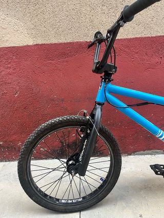 BMX azul celeste 