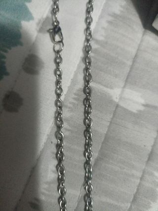 Collar con dije ovalado negro