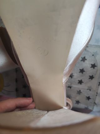 Zapatos tacón beige elegantes