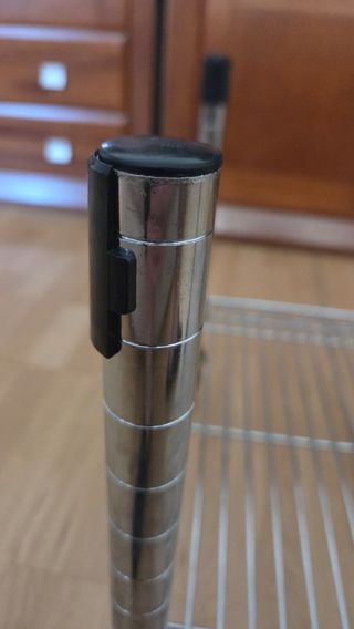 Estantería o mesita metálica con ruedas