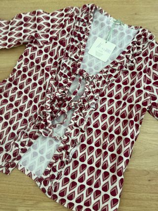 Blusa roja y beige estampada!  Majadahonda.