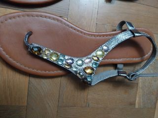 Sandalias planas doradas