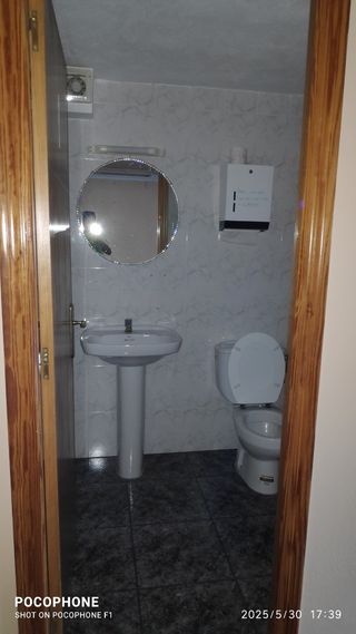 Alquiler local comercial, NO PARA VIVIENDA.