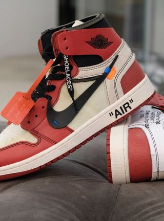Air Jordan 1 Retro High Off-White Chicago