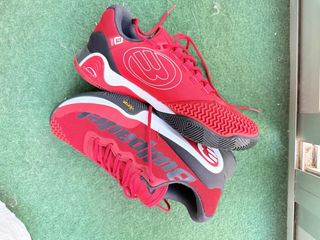 Zapatillas Bullpadel rojas padel