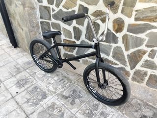 BMX Wethepeople Trust 2022 negra mate