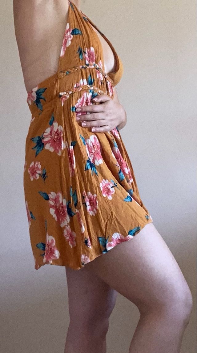 Vestido floral naranja y rosa