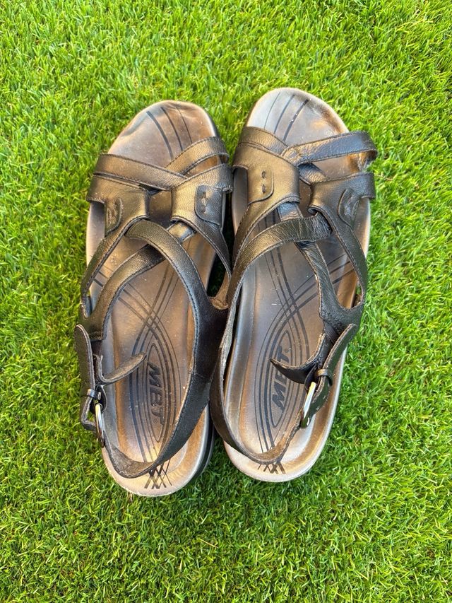 Sandalias MBT 38 negras tiras
