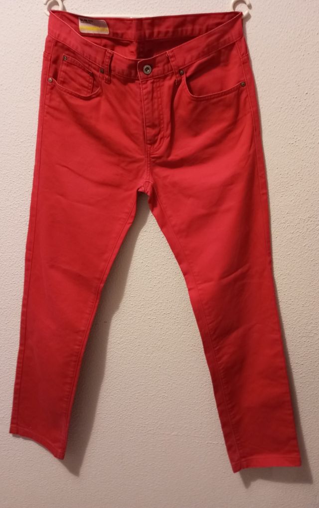 Pantalón rojo hombre