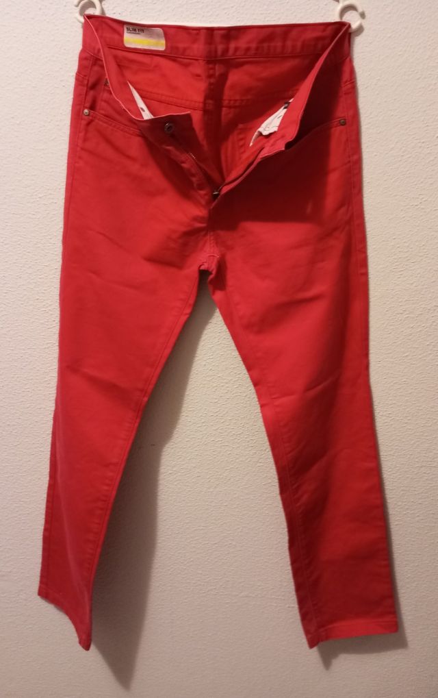 Pantalón rojo hombre