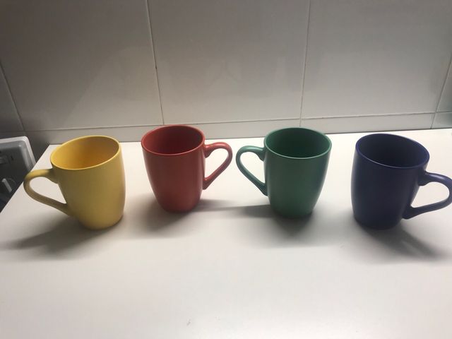 4 bowls cerámicos - y 4 tazas Colores vivos