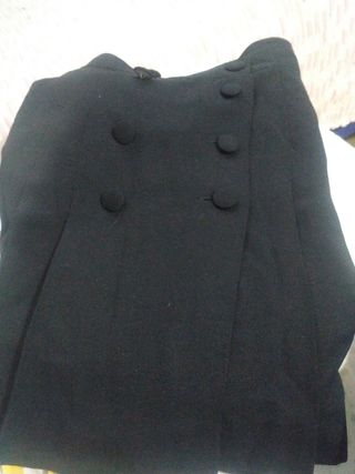 Falda negra plisada corta