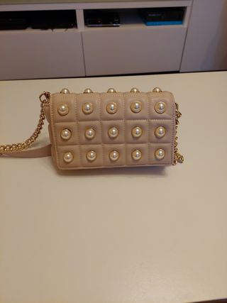 Bolso Zara beige con perlas