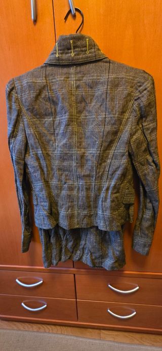 Traje de chaqueta y falda de Plural