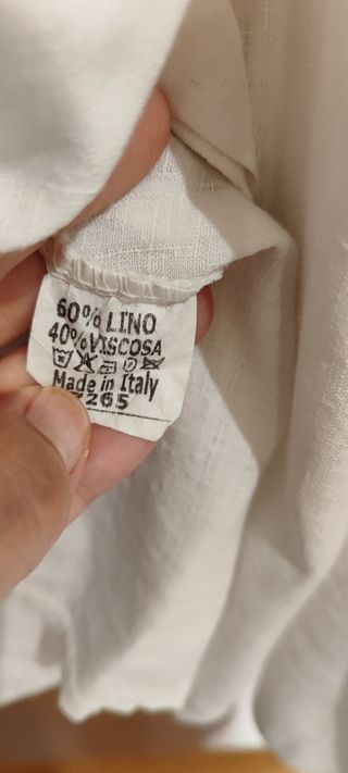 Blusa blanca ancha sin mangas
