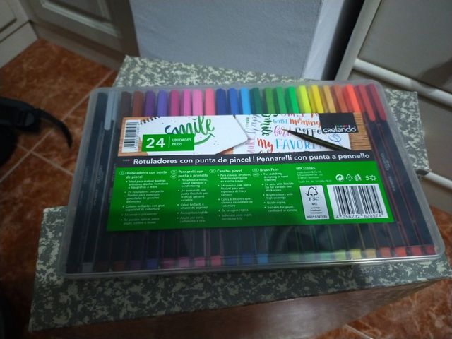 Rotuladores de lettering y lápices acuarelables