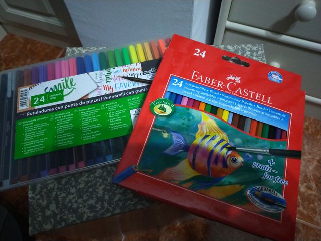 Rotuladores de lettering y lápices acuarelables