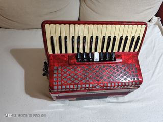 Acordeón Estrella - 80 bajos, 37 teclas