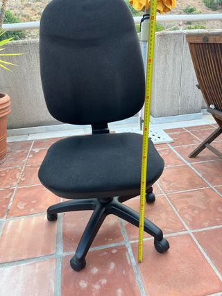 Silla oficina giratoria negra elevable  reclinable