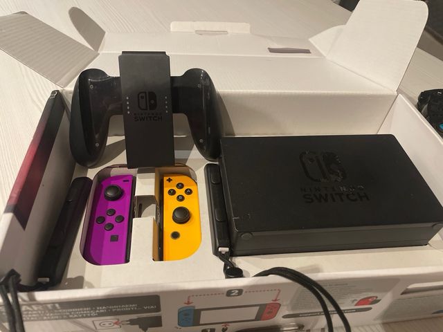 Nintendo Switch - Console