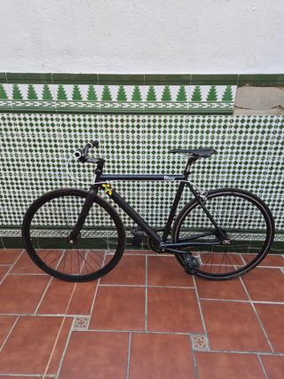 Bicicleta Fixie 8bar negra