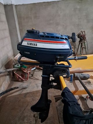 Lancha con motor Yamaha 1-100