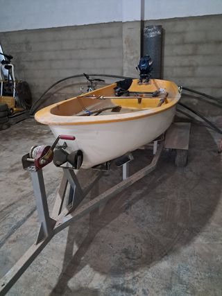 Lancha con motor Yamaha 1-100