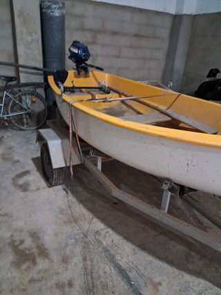 Lancha con motor Yamaha 1-100