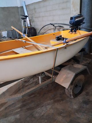 Lancha con motor Yamaha 1-100