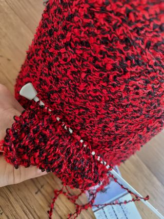 Filato bouclè rosso-nero 550gr