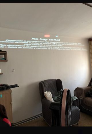 Projector LG CineBeam Laser HF85L 4K UHD