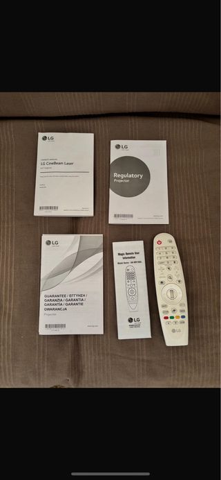 Projector LG CineBeam Laser HF85L 4K UHD