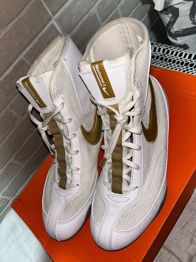 Nike machomai 2