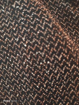 Top negro c/ brillos dorados