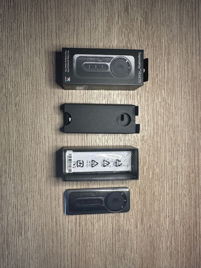 Wacom Cintiq 16 + Soporte y Mando