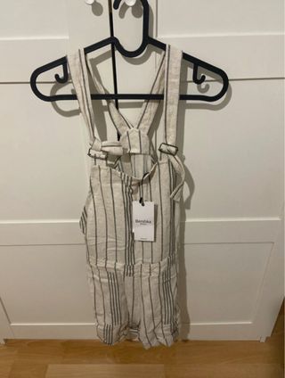 Mono corto Bershka rayas beige-blanco