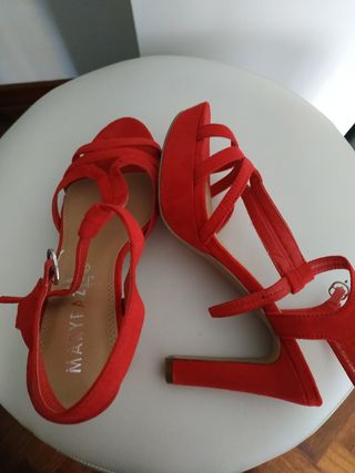 Sandalias tacón rojas